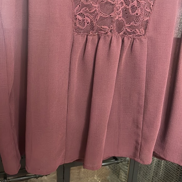 Love Stitch lace sleeveless top size small - Picture 5 of 8